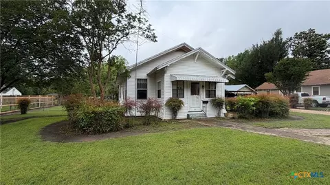 701 E 10th, Cameron, TX 76520