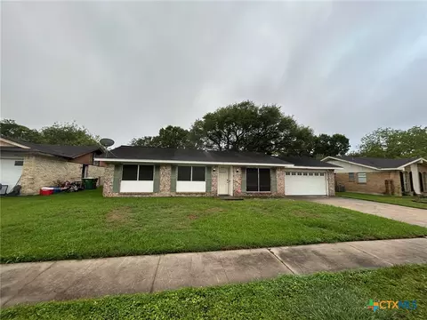 2007 Mission Dr, Victoria, TX 77901