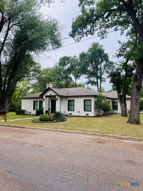 1806 N Harding, Cameron, TX 76520
