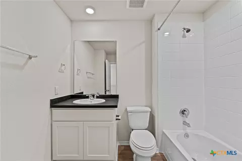 Bath - 140 Kendall Ln, Uhland, TX 78656 photo 1 of 2