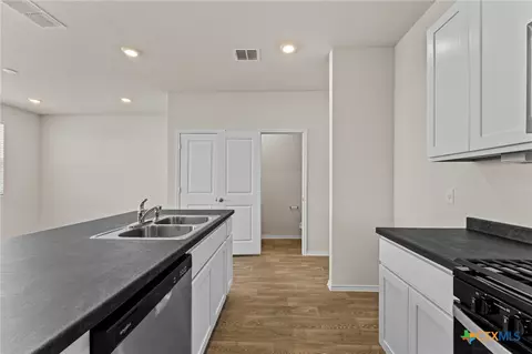 Entry Way - 140 Kendall Ln, Uhland, TX 78656 photo 4 of 7