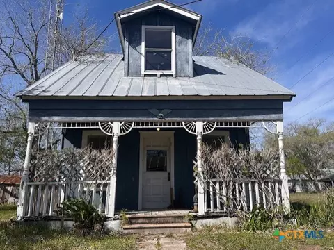 271 W Fm 884, Goliad, TX 77963