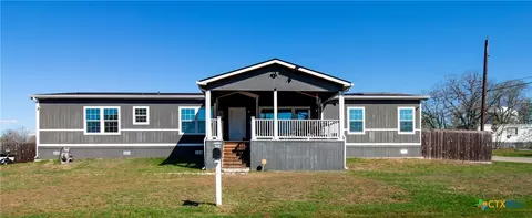 2201 Henry St, Cuero, TX 77954