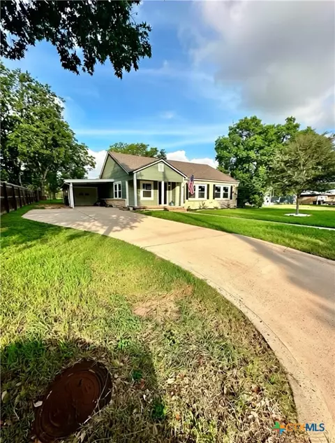 309 S Rdg, Hallettsville, TX 77964