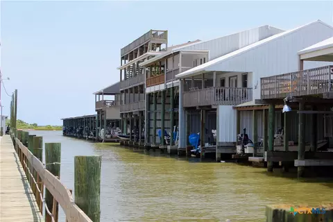 605 S 13th St, Port O'connor, TX 77982