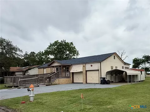 105 Sanders St, Palacios, TX 77465