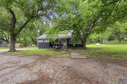 1402 S Howe St, Lampasas, TX 76550