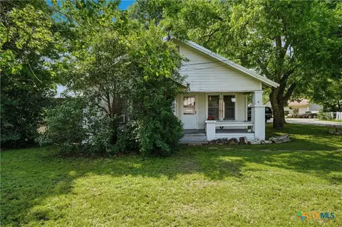 1006 N Fannin Ave, Cameron, TX 76520
