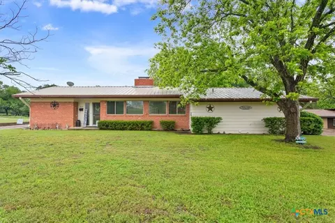 210 E Leon St, Gatesville, TX 76528