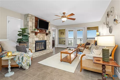 1226 Cougar Dr #15, Canyon Lake, TX 78133