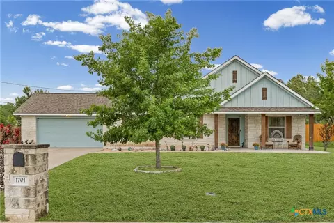 1701 Meadow Ln, Lockhart, TX 78644