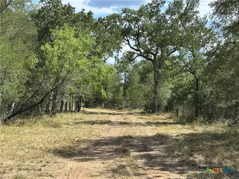 650 Coastal Ln, Luling, TX 78648 photo 4