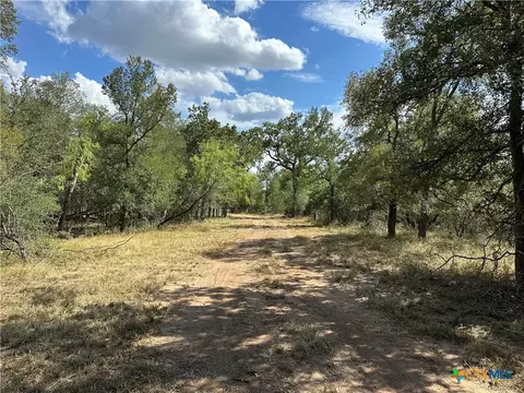 650 Coastal Ln, Luling, TX 78648