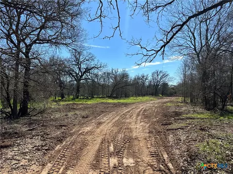 650 Coastal Ln, Luling, TX 78648 photo 11