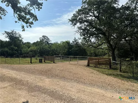 650 Coastal Ln, Luling, TX 78648 photo 5