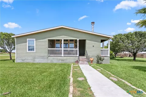 1845 Royal Rd, Port Lavaca, TX 77979