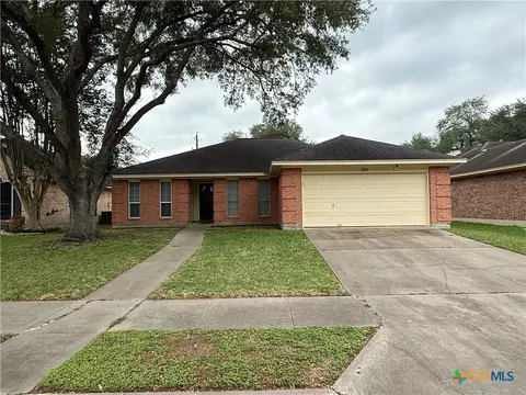304 Cromwell Dr, Victoria, TX 77901