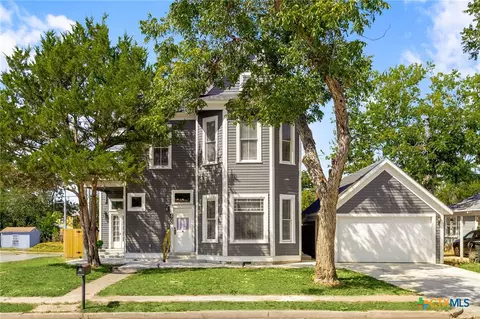 400 N Bowie St, Seguin, TX 78155