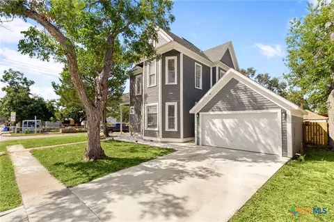 400 N Bowie St, Seguin, TX 78155