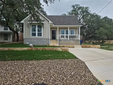 1095 Diamondhead Dr, Canyon Lake, TX 78133