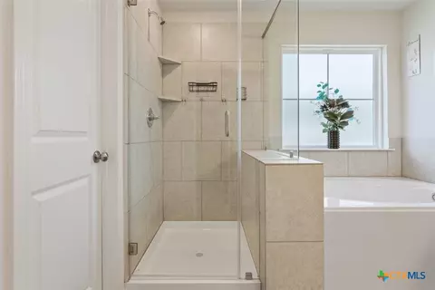 Bath - 6811 Mcgregor Loop, Killeen, TX 76549 photo 2 of 5