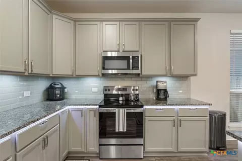Kitchen - 6811 Mcgregor Loop, Killeen, TX 76549 photo 2 of 4