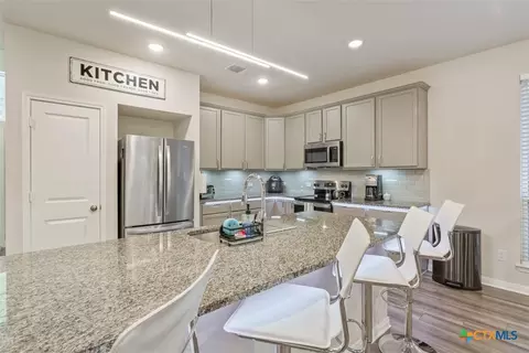 Kitchen - 6811 Mcgregor Loop, Killeen, TX 76549 photo 3 of 4
