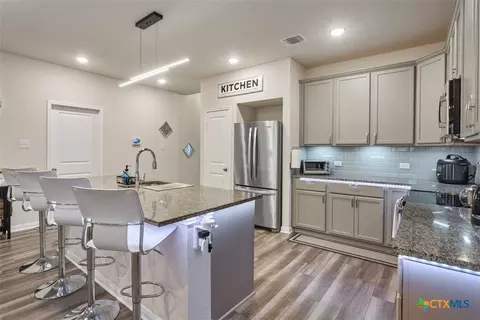 Kitchen - 6811 Mcgregor Loop, Killeen, TX 76549 photo 4 of 4