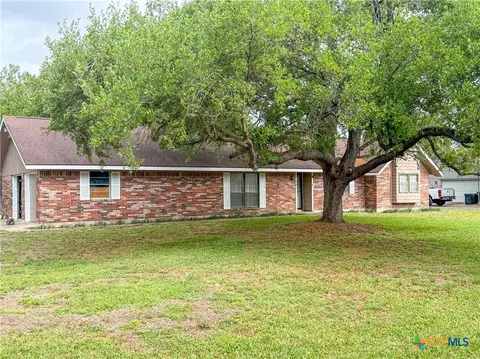 301 Simpson Rd, Victoria, TX 77904