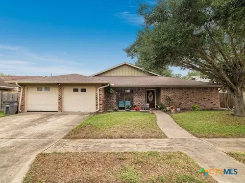 403 Alamogordo Dr, Victoria, TX 77904