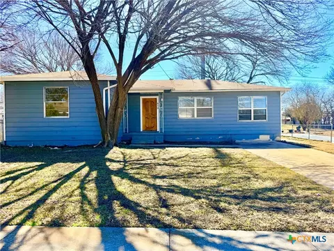 910 Leonhard St, Copperas Cove, TX 76522