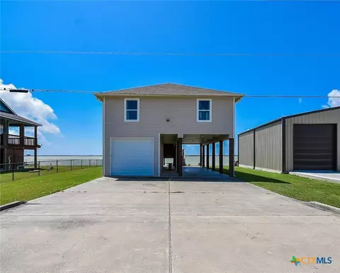 1486 W Bayshore Dr, Palacios, TX 77465