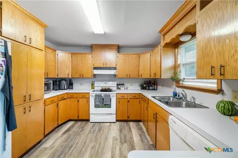 Kitchen - 394 Navidad, Vanderbilt, TX 77991 photo 2 of 2