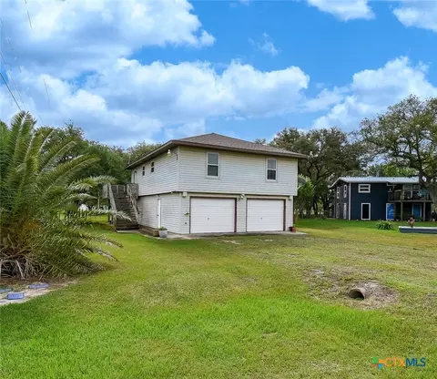 225 Swallow Dr, Palacios, TX 77465