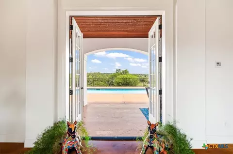 230 Dry Bear Crk, New Braunfels, TX 78132