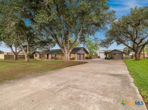 906 Mead Rd, Victoria, TX 77904