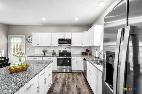 Kitchen - 224 Spruce Ave, Luling, TX 78648 photo 2 of 4