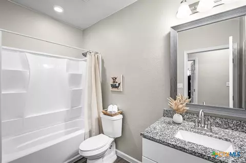 Bath - 224 Spruce Ave, Luling, TX 78648 photo 3 of 3