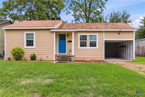 1605 E Mistletoe Ave, Victoria, TX 77901