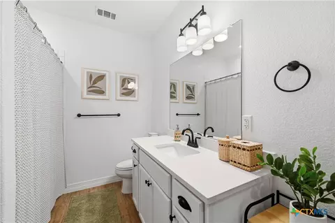 Bath - 7539 Clyde Dr, Temple, TX 76502 photo 3 of 3
