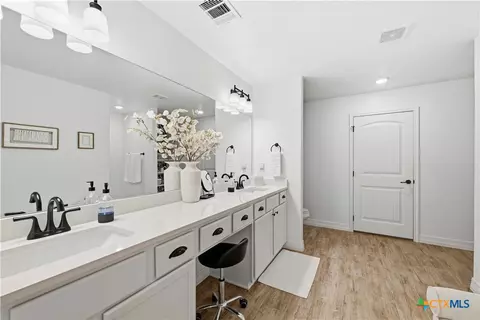 Bath - 7539 Clyde Dr, Temple, TX 76502 photo 1 of 3
