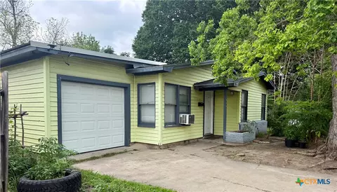 1604 E Mistletoe Ave, Victoria, TX 77901