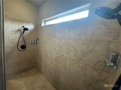 Bath - 8401 Split Trail Cv, Temple, TX 76502 photo 1 of 1