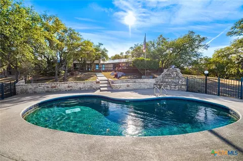 318 Remington Dr, Bergheim, TX 78004
