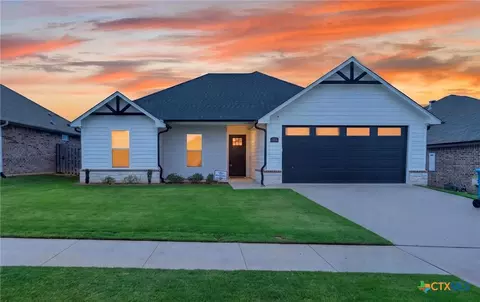 1704 Forestdale Blvd, Whitehouse, TX 75791