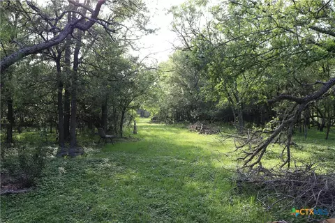 320 Hillcrest Ln, Dale, TX 78616