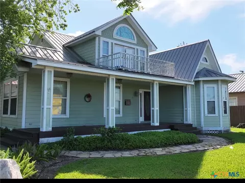 207 S Commerce St, Port Lavaca, TX 77979