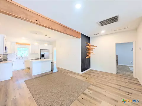 635 E Camp St, New Braunfels, TX 78130