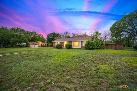 908 S Laurel Ave, Luling, TX 78648