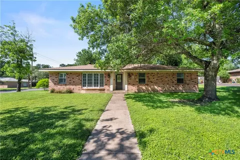 400 Downing St, Belton, TX 76513
